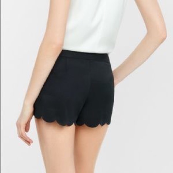 Express Scallop Hem Shorts EUC - Picture 2 of 8